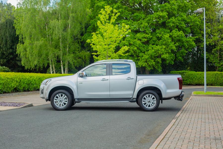  Isuzu D-Max Utah Double Cab 2017 года  (UK) (фото 2 из 10)